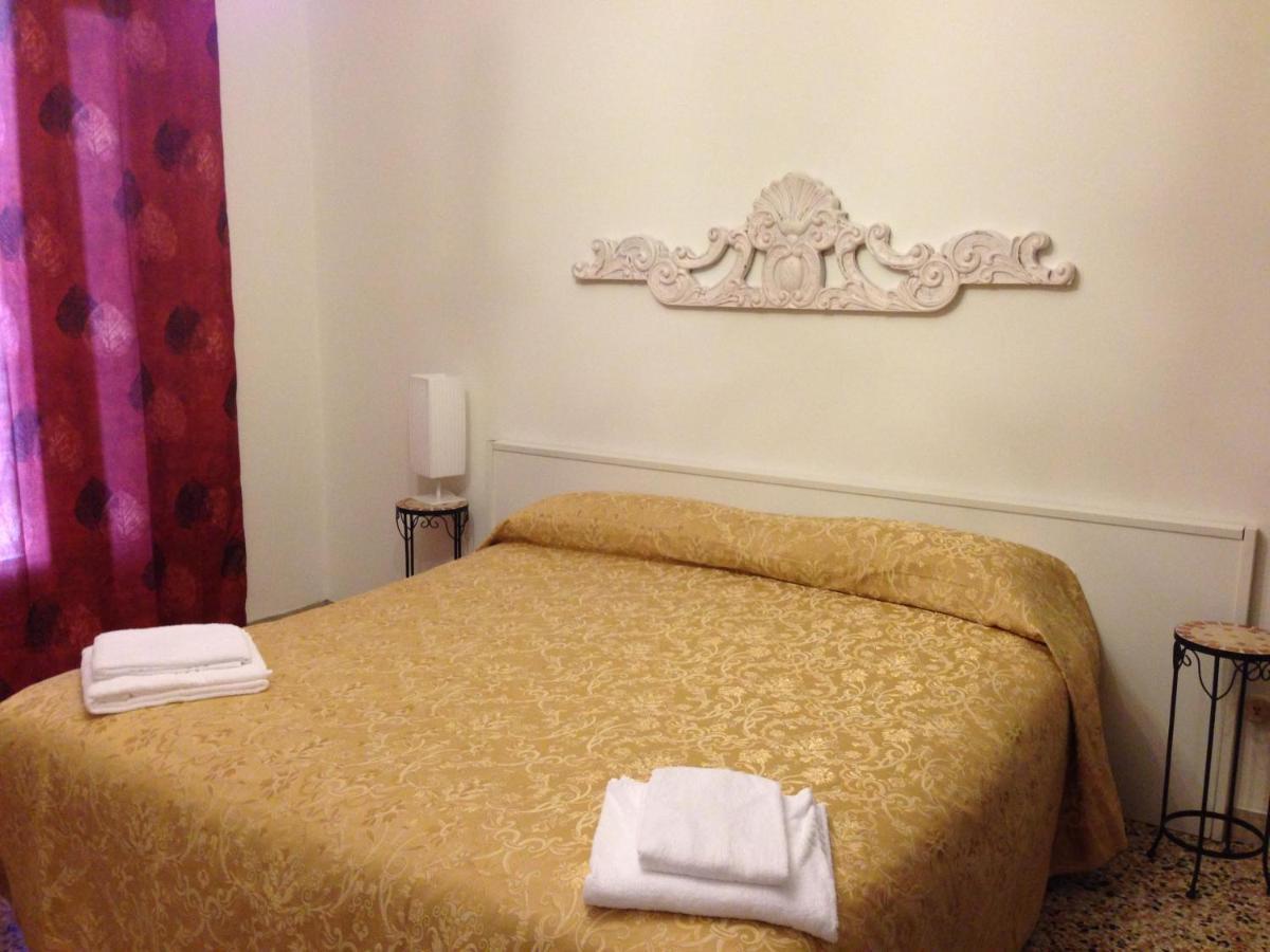 Casa Del Pozzo Hotel เวนิส ภายนอก รูปภาพ